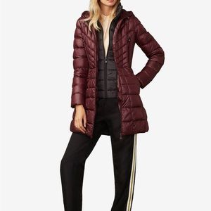 Bernardo Hooded Packable Puffer Coat.